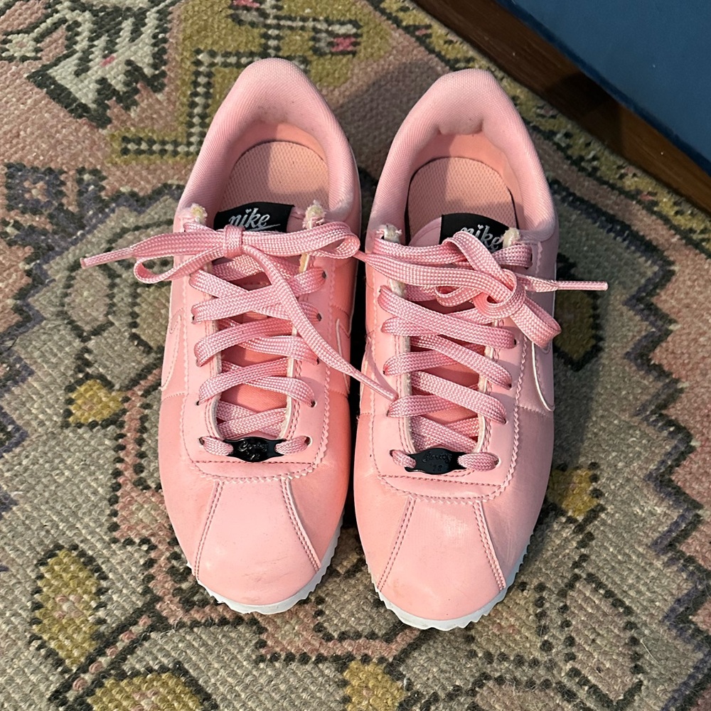 Nike Cortez Basic TXT GS Sneakers in Coral